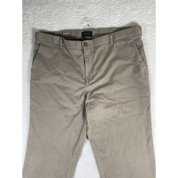 NEW Dockers Pants Mens 42x32 Beige D3 Classic Fit Comfort Waist Khaki Office NWT - Picture 9 of 16
